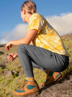 Women Title Nine Bottoms Finder><noscript><img width=
