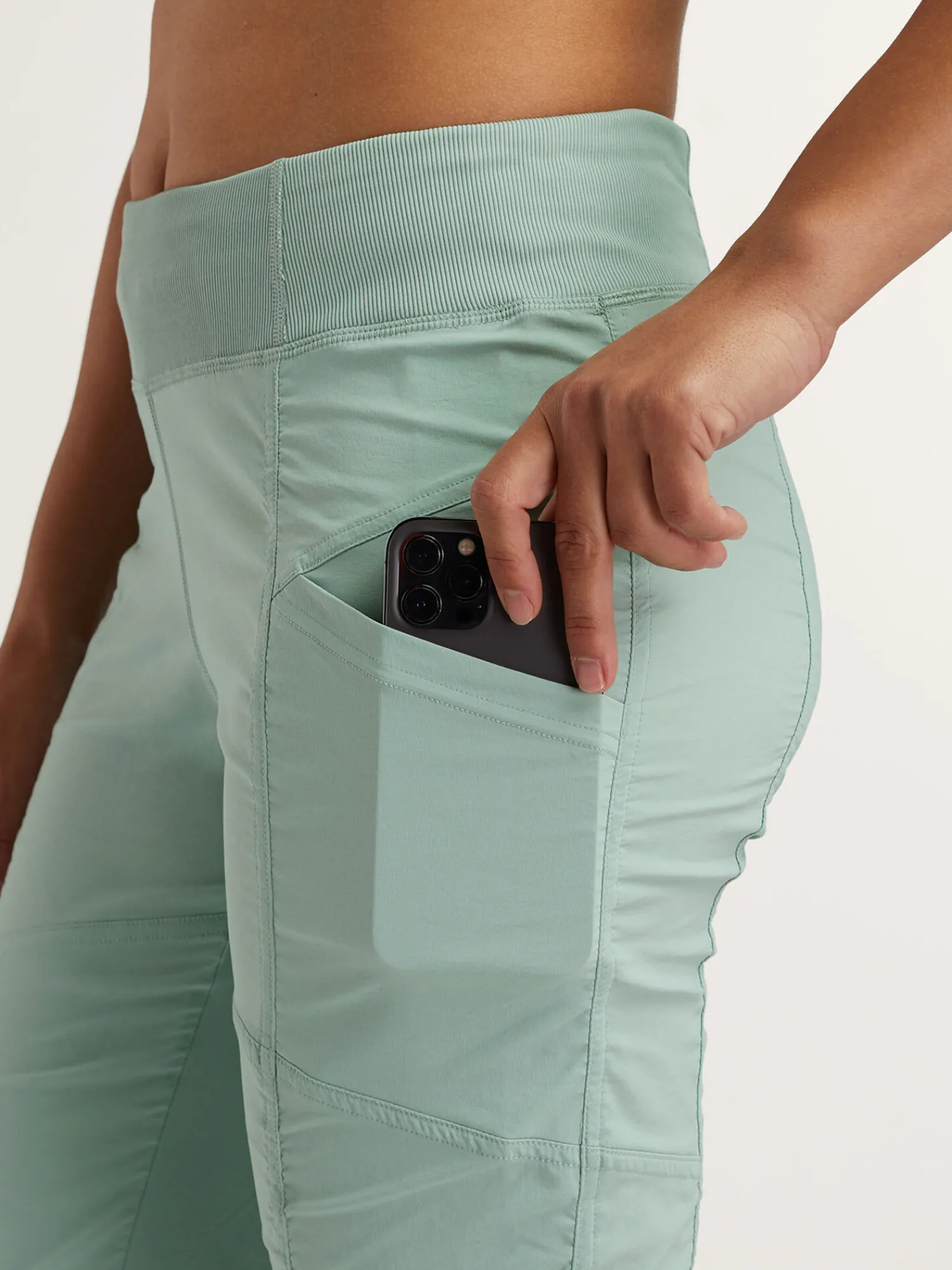 Women Title Nine Bottoms Finder>Evergreen Hiking Capris