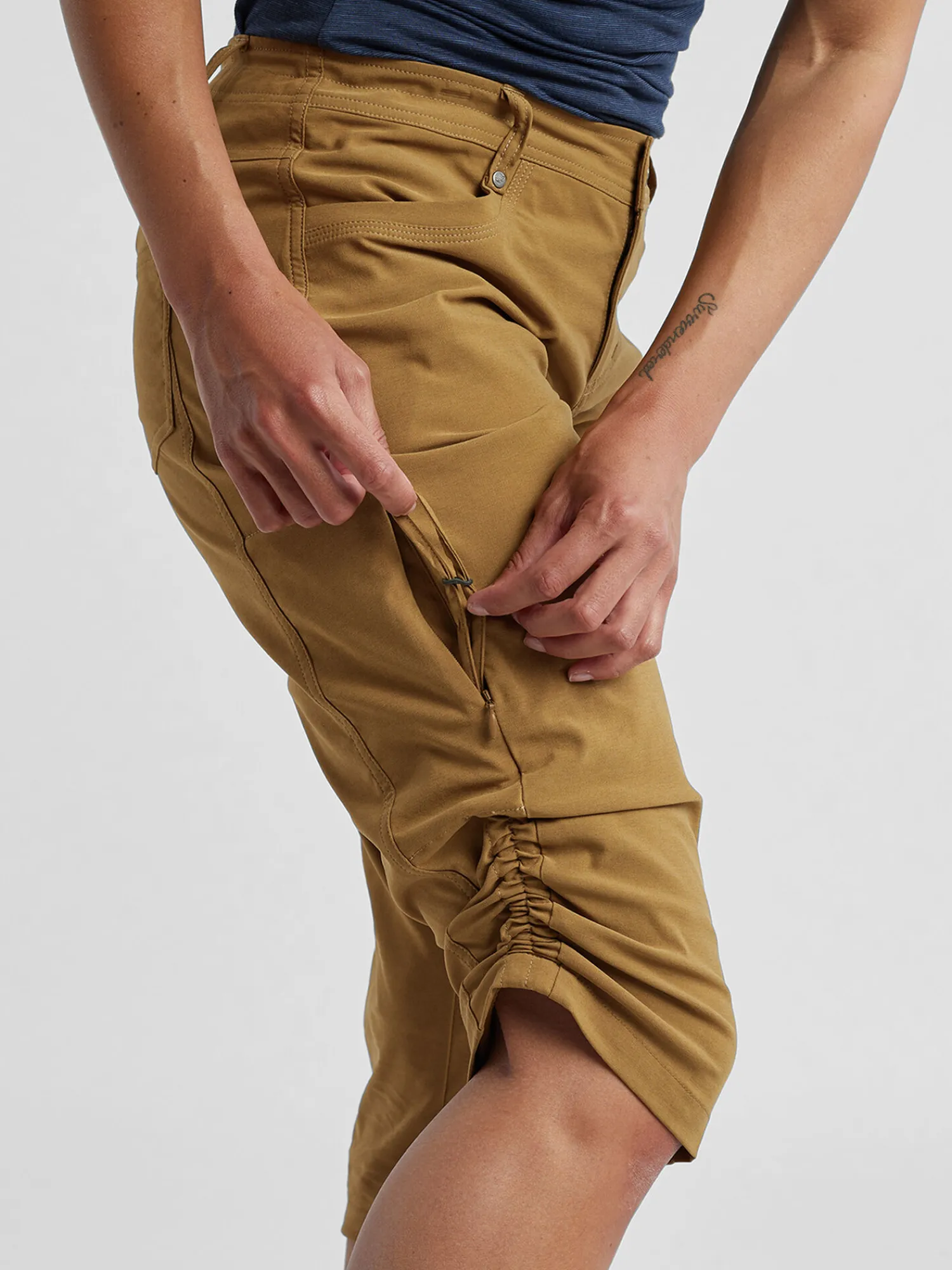 Women Title Nine Bottoms Finder>Indestructible Hiking Capri