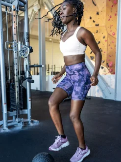 Women Title Nine Bottoms Finder>Mad Dash Reversible Shorts 7" - Aurora