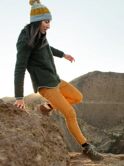 Women Title Nine Bottoms Finder><noscript><img width=