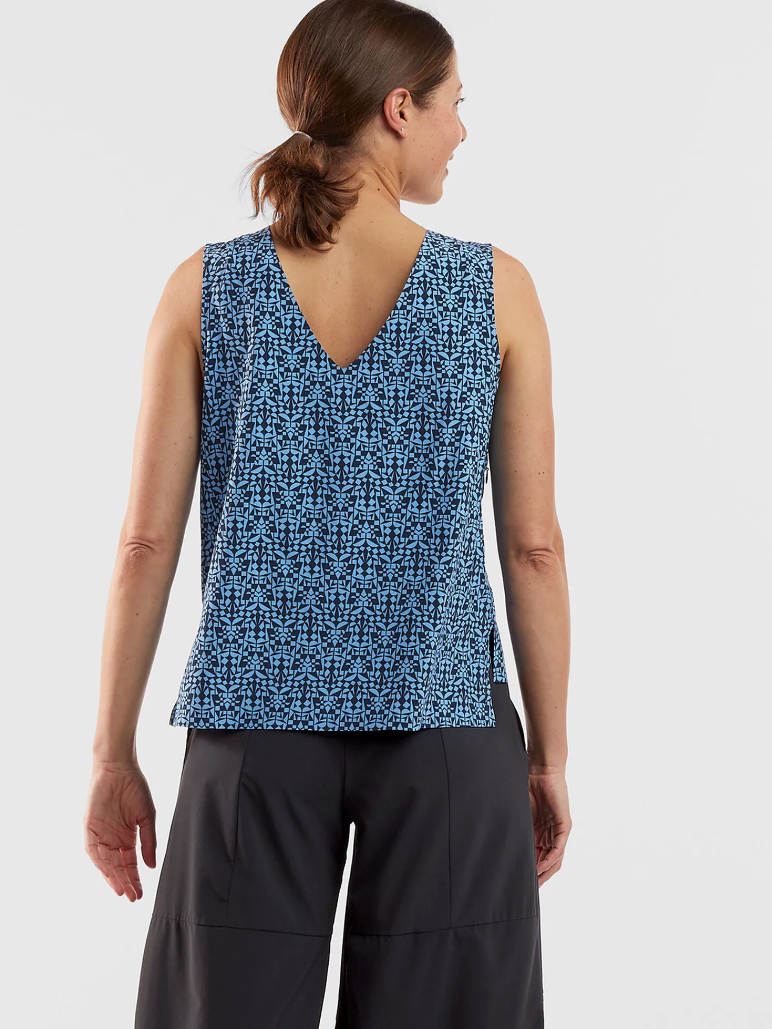 Women Title Nine Upf Clothing>Round Trip Pocket Tank Top - Turkish Delight