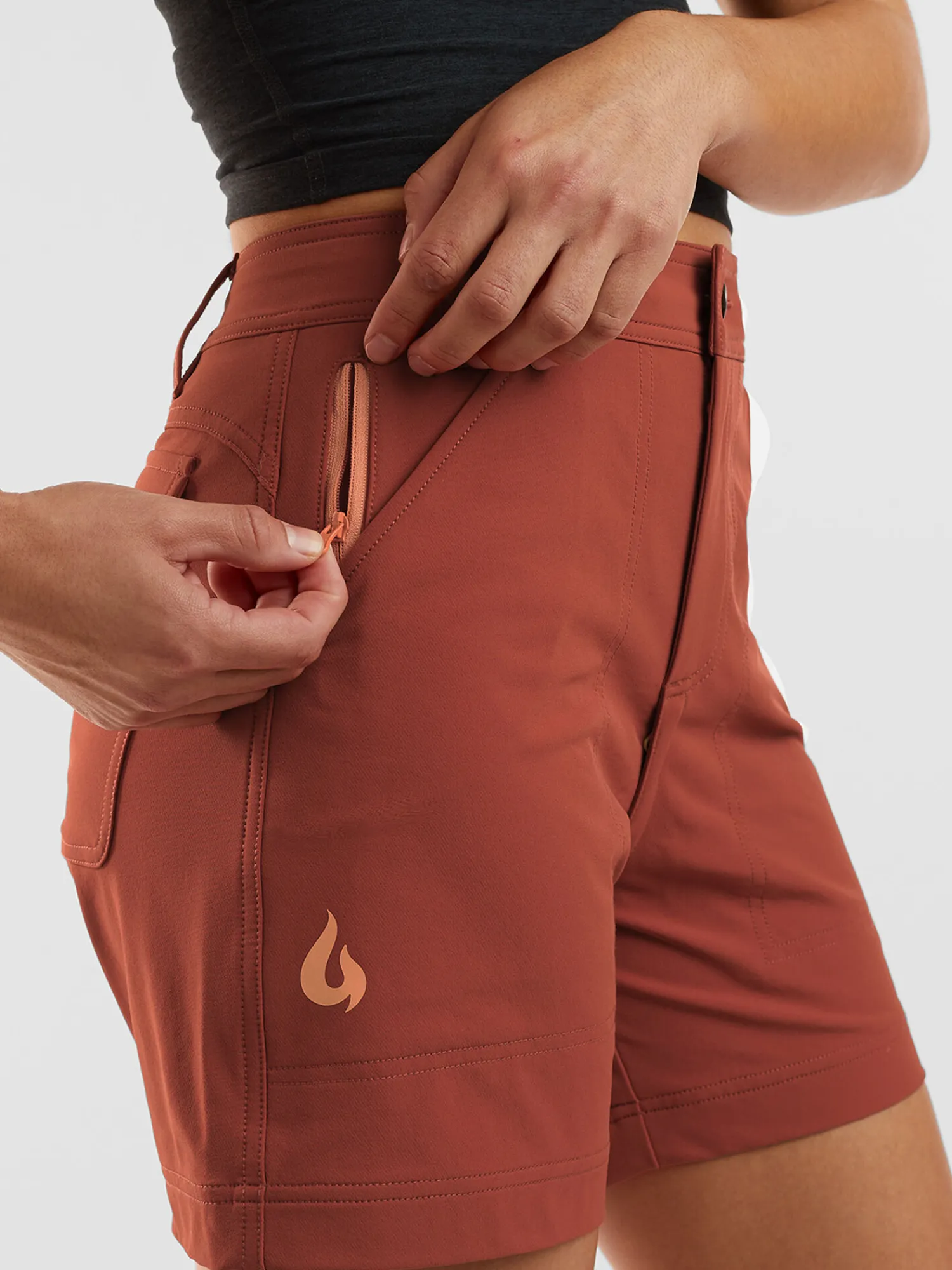 Women Title Nine Bottoms Finder>Wiz Shorts 5"